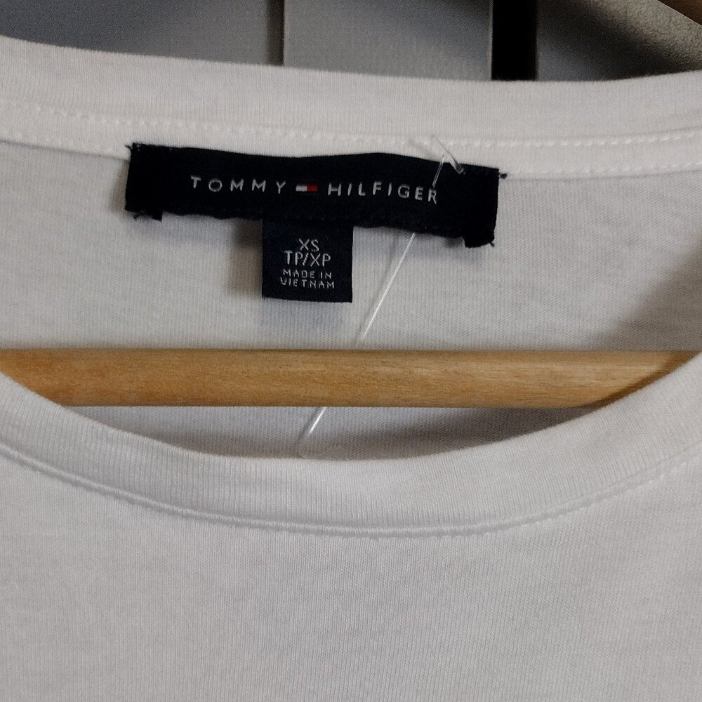 Tommy Hilfiger Women's Signature Heart-Graphic T-Shirt - Picture 8 of 9